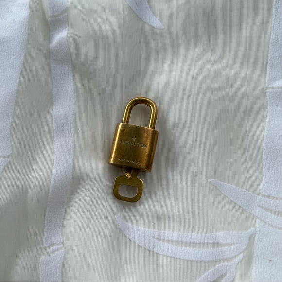 Louis Vuitton Brass Lock and Key 321 - Picture 2 of 16